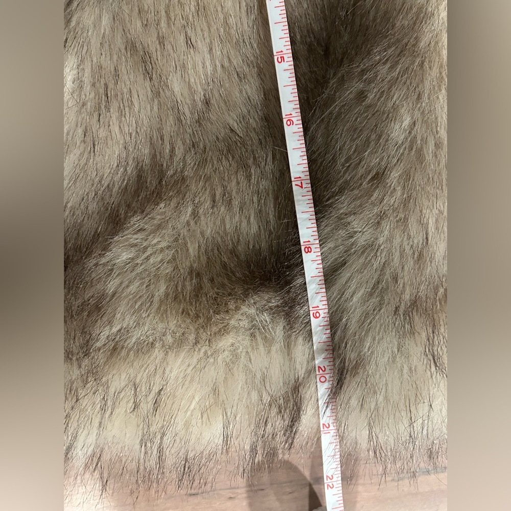H&M Cream Faux Fur Vest - Picture 6 of 6